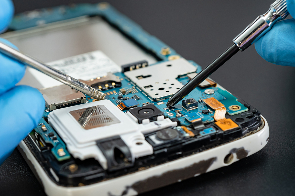 Tracking Repairs in Your Cell Phone Repair Shop: 3 Tips & Tools